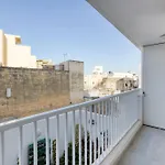 Urban Square Elite By 360 Estates * Pietà