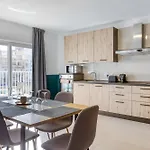 Urban Square Elite By 360 Estates Apartmán