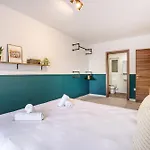 Urban Square Elite By 360 Estates Апартаменты *