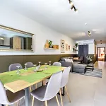 Urban Square Elite By 360 Estates Apartmán