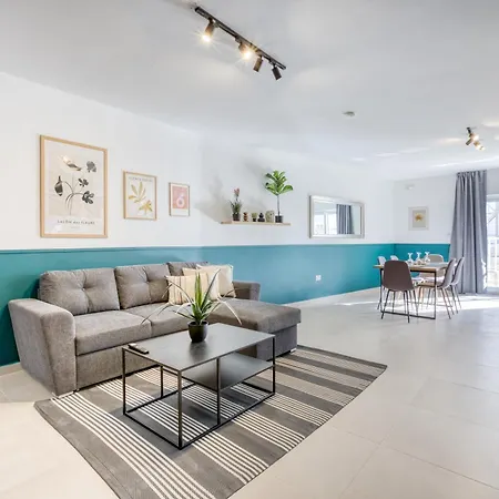 Urban Square Elite By 360 Estates Pieta