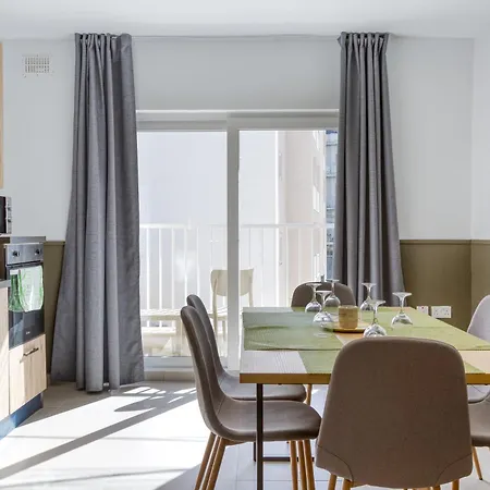 Urban Square Elite By 360 Estates * Pieta