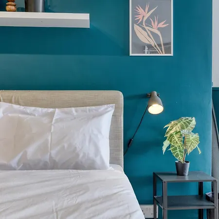 Urban Square Elite By 360 Estates * Pieta