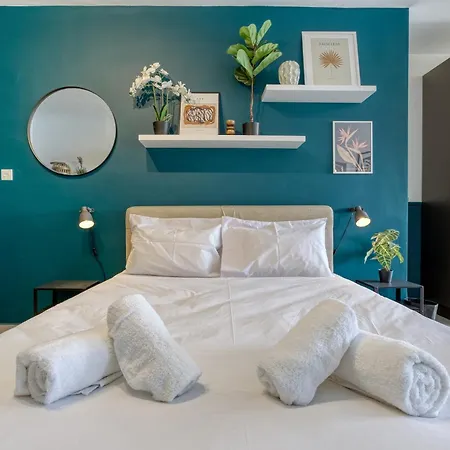Urban Square Elite By 360 Estates * Pieta