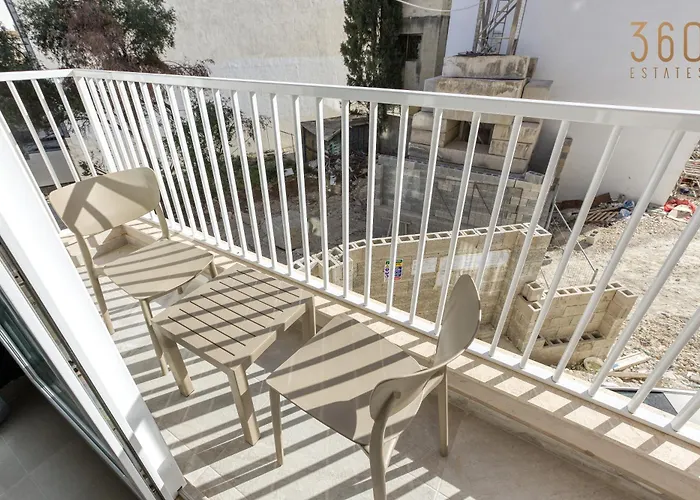 Urban Square Elite By 360 Estates * Pieta