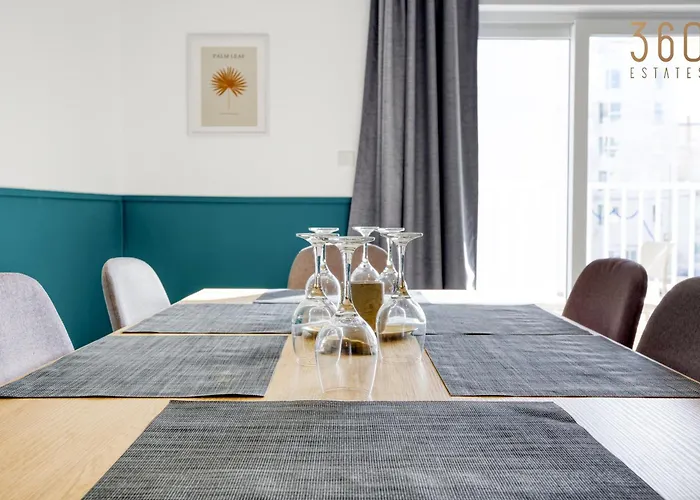 Апартаменты Urban Square Elite By 360 Estates