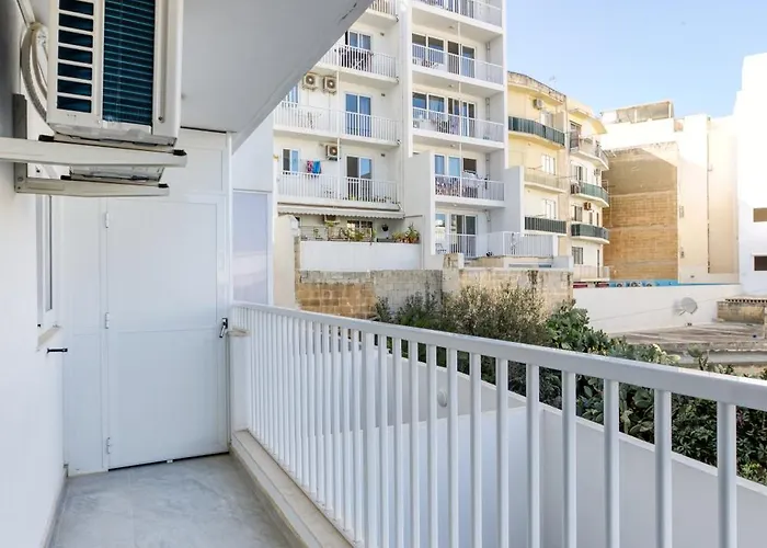 Urban Square Elite By 360 Estates * Pieta