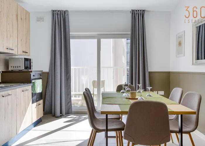 Urban Square Elite By 360 Estates * Pieta